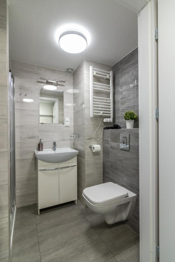 Studia Przy Lotnisku Od Wroclawapartament-Pl Bagian luar foto