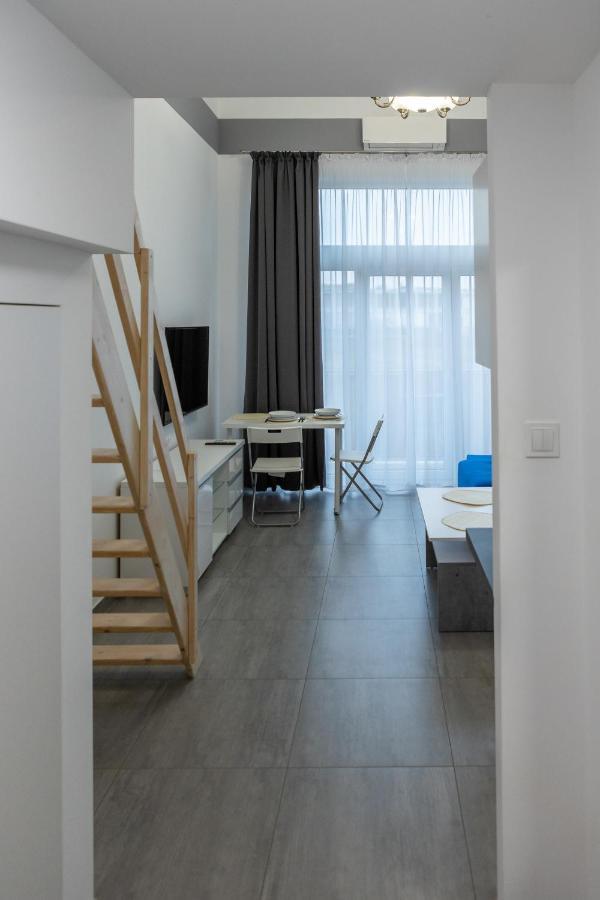 Studia Przy Lotnisku Od Wroclawapartament-Pl Bagian luar foto