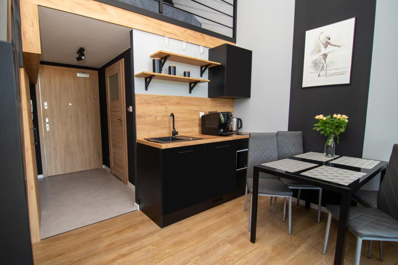 Studia Przy Lotnisku Od Wroclawapartament-Pl Bagian luar foto